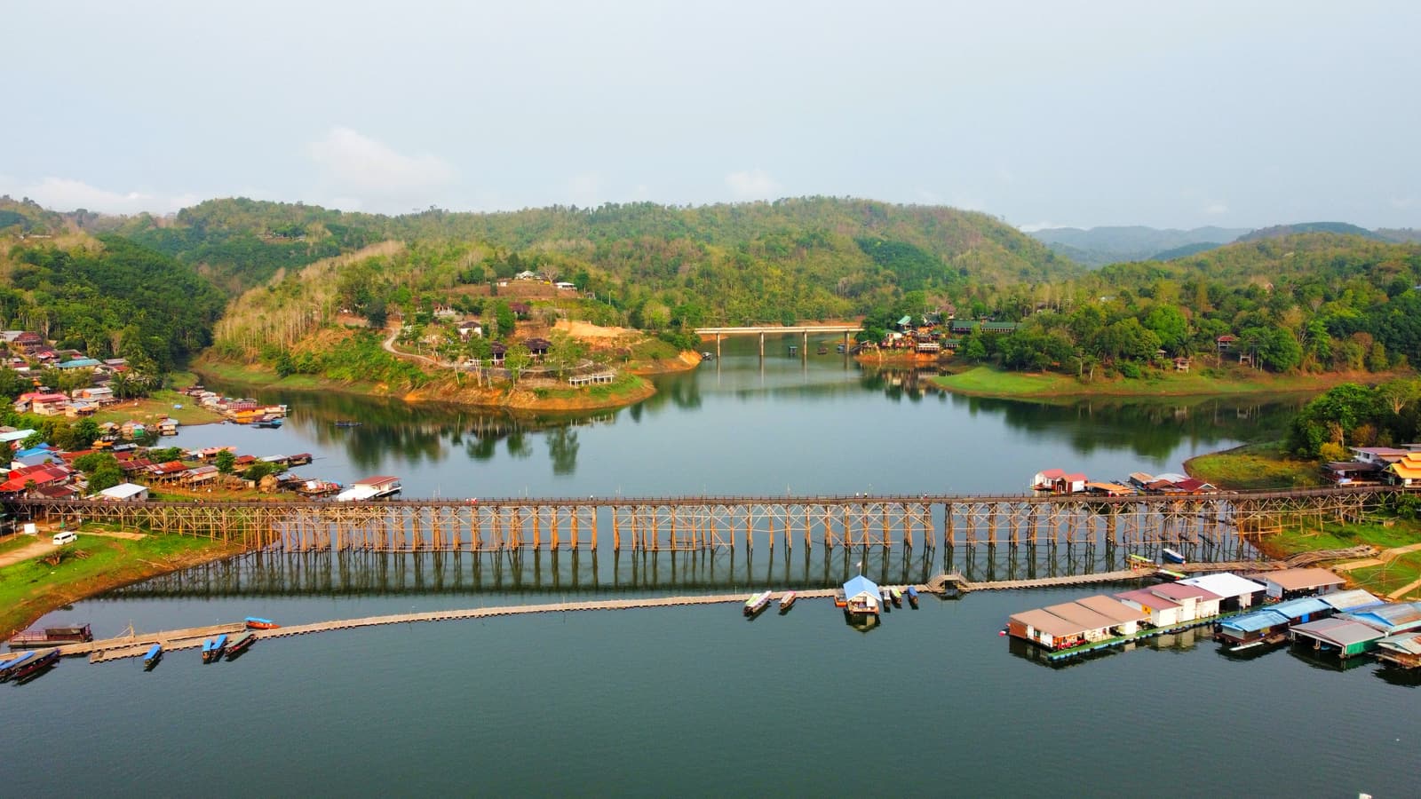 สะพานมอญ (สะพานอุตตมานุสรณ์) - Main view in Sangkhla Buri, Thailand